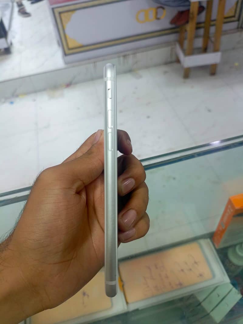 Apple iPhone 8 5