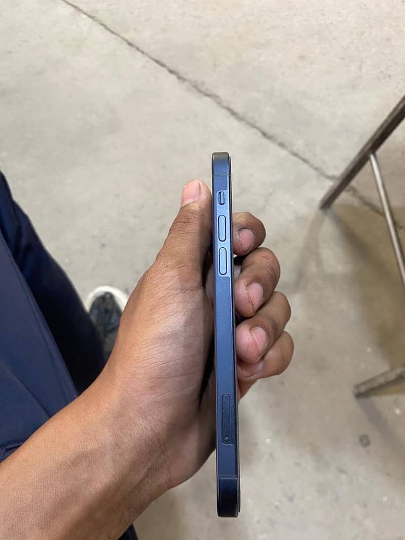 Apple iPhone 12 1