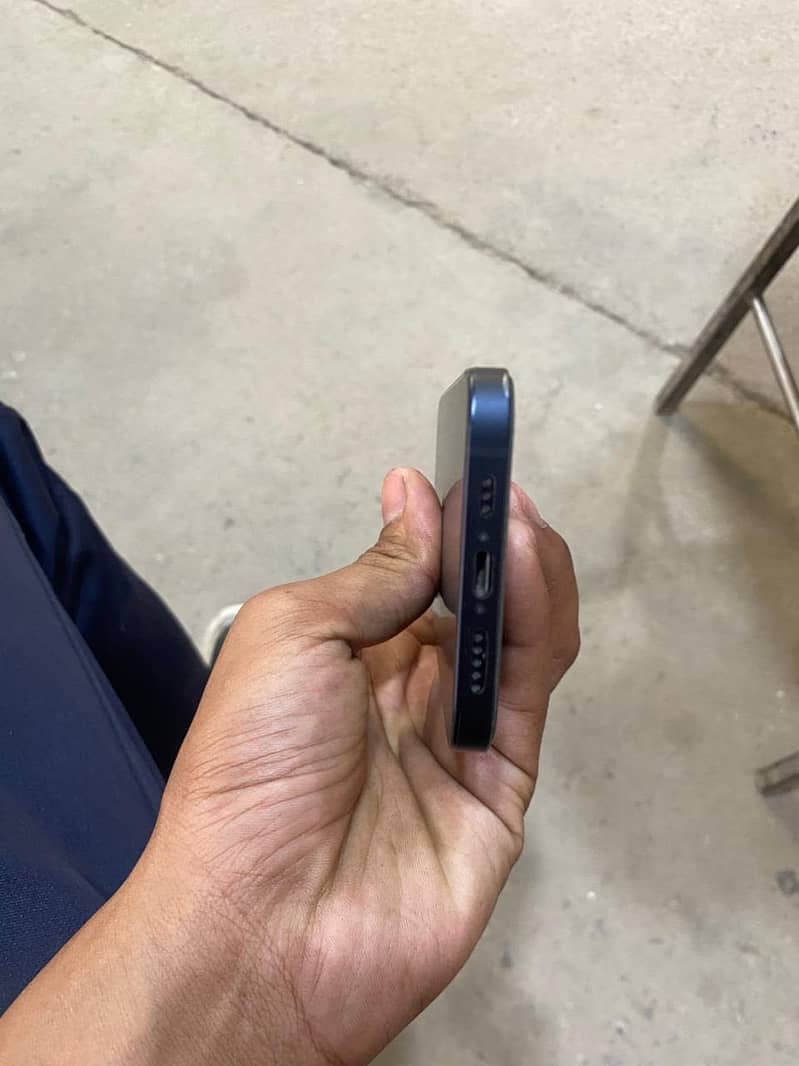 Apple iPhone 12 3