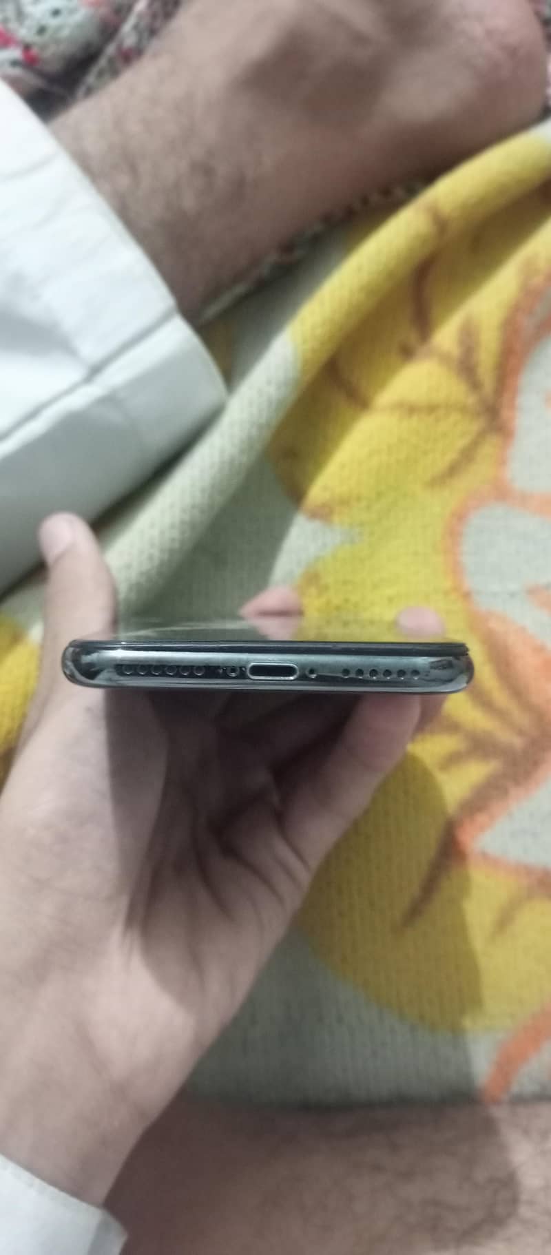 Apple iPhone X 5