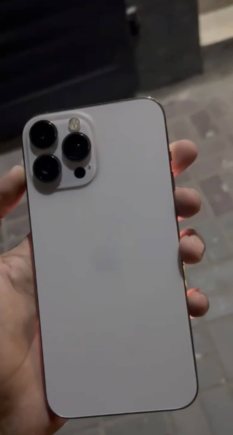 Apple iPhone 13 Pro Max 0