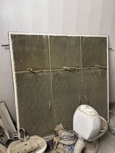 Different sizes solid window
