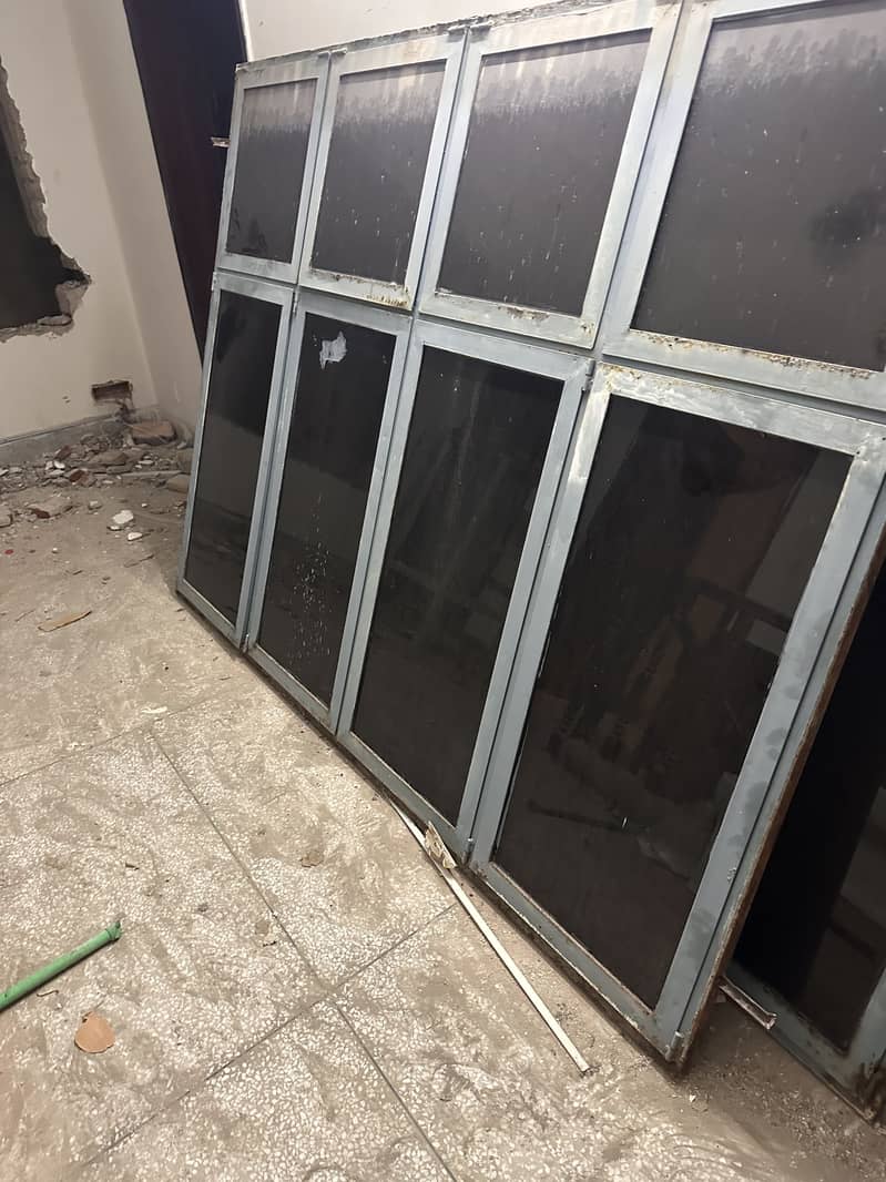 Different sizes solid window 1