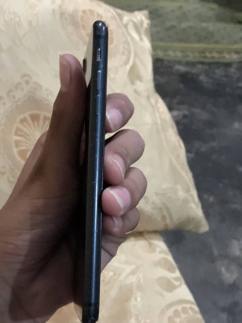 Apple iPhone 7 Plus 5