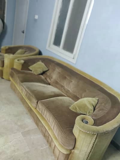 7 seater old heavy wood sofay. . .