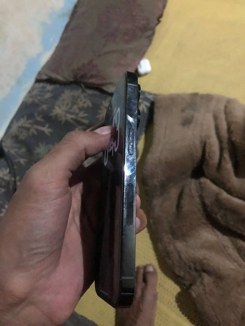 Apple iPhone 14 Pro 2