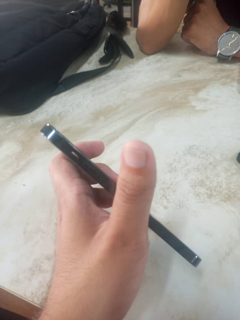 Apple iPhone 12 pro 4