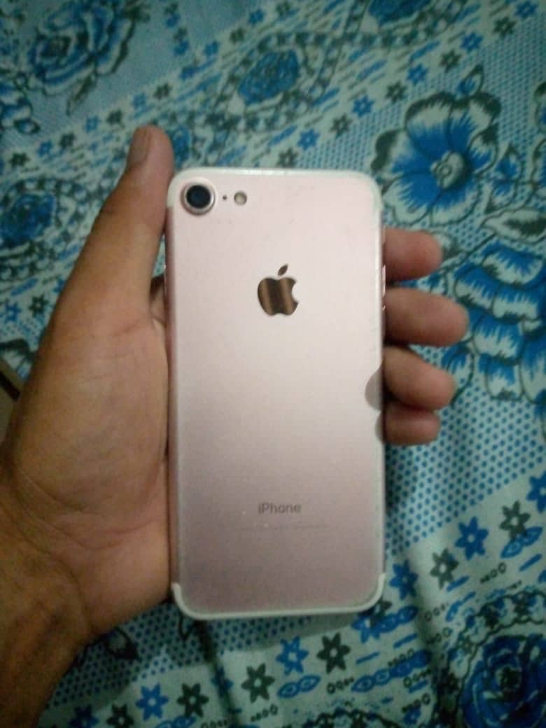 Apple iPhone 7 0