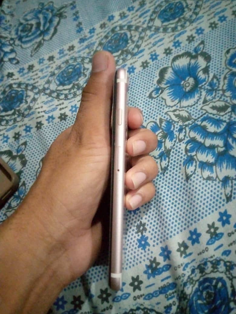 Apple iPhone 7 1