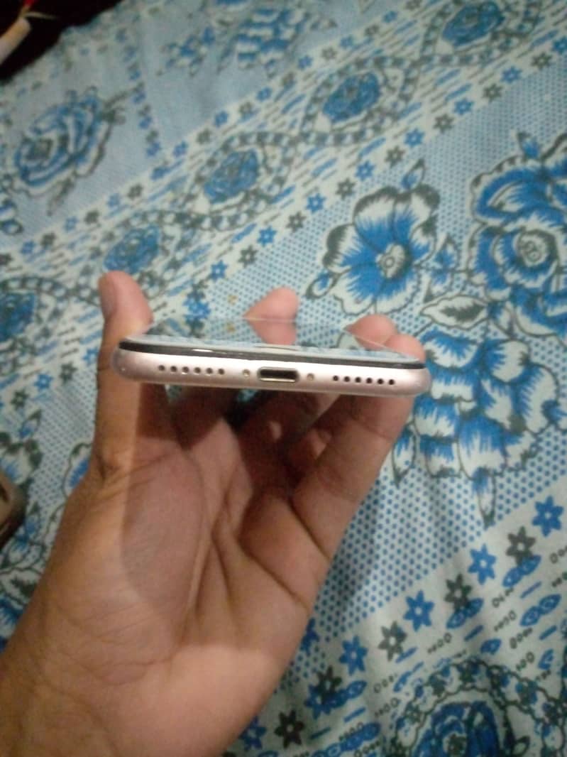 Apple iPhone 7 2