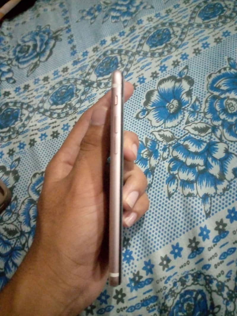 Apple iPhone 7 4
