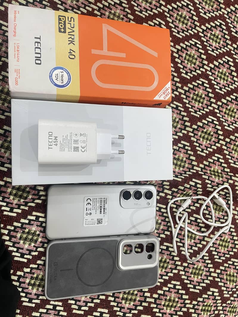 Tecno spark 40 pro + 1