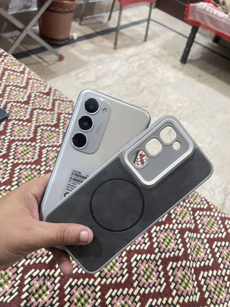 Tecno spark 40 pro + 4