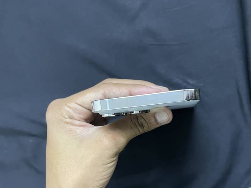 iPhone 14 Pro Max 2