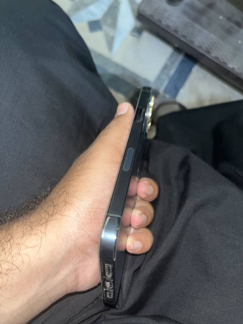 Apple iPhone 12 Pro Max 4