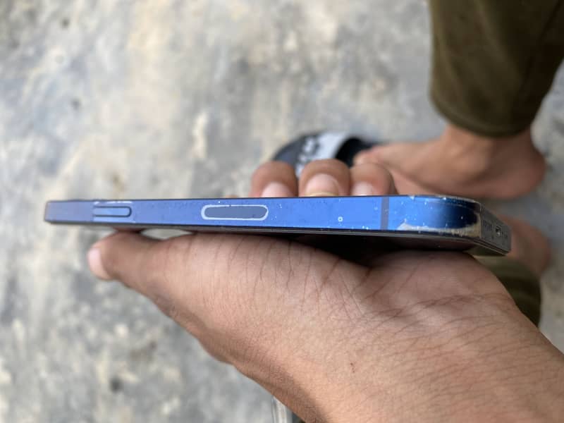 Apple iPhone 12 3