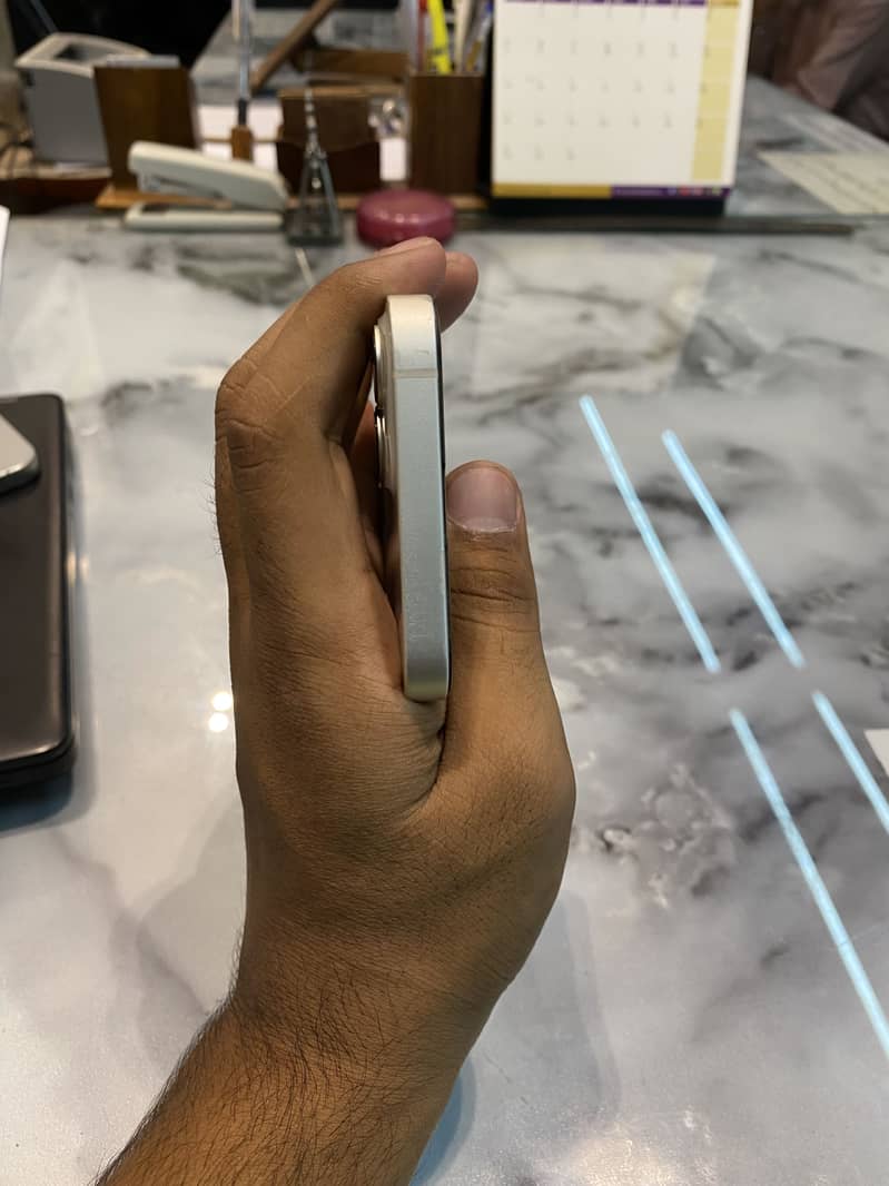 Apple iPhone 13 2