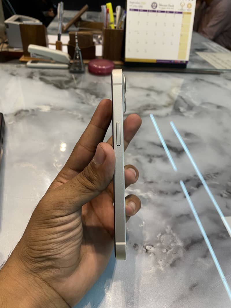 Apple iPhone 13 3