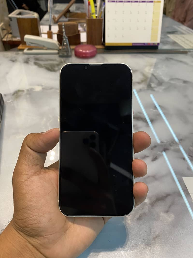 Apple iPhone 13 5