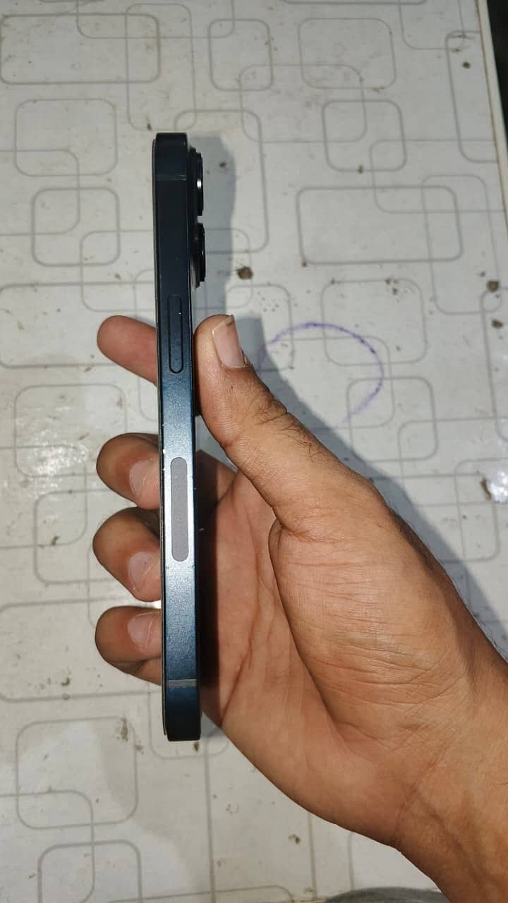 Apple iPhone 14 3