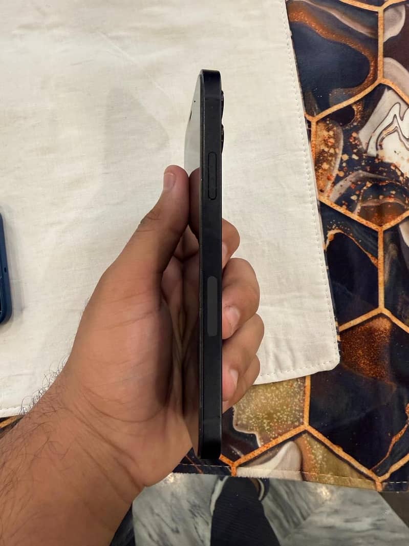 Apple iPhone 12 1