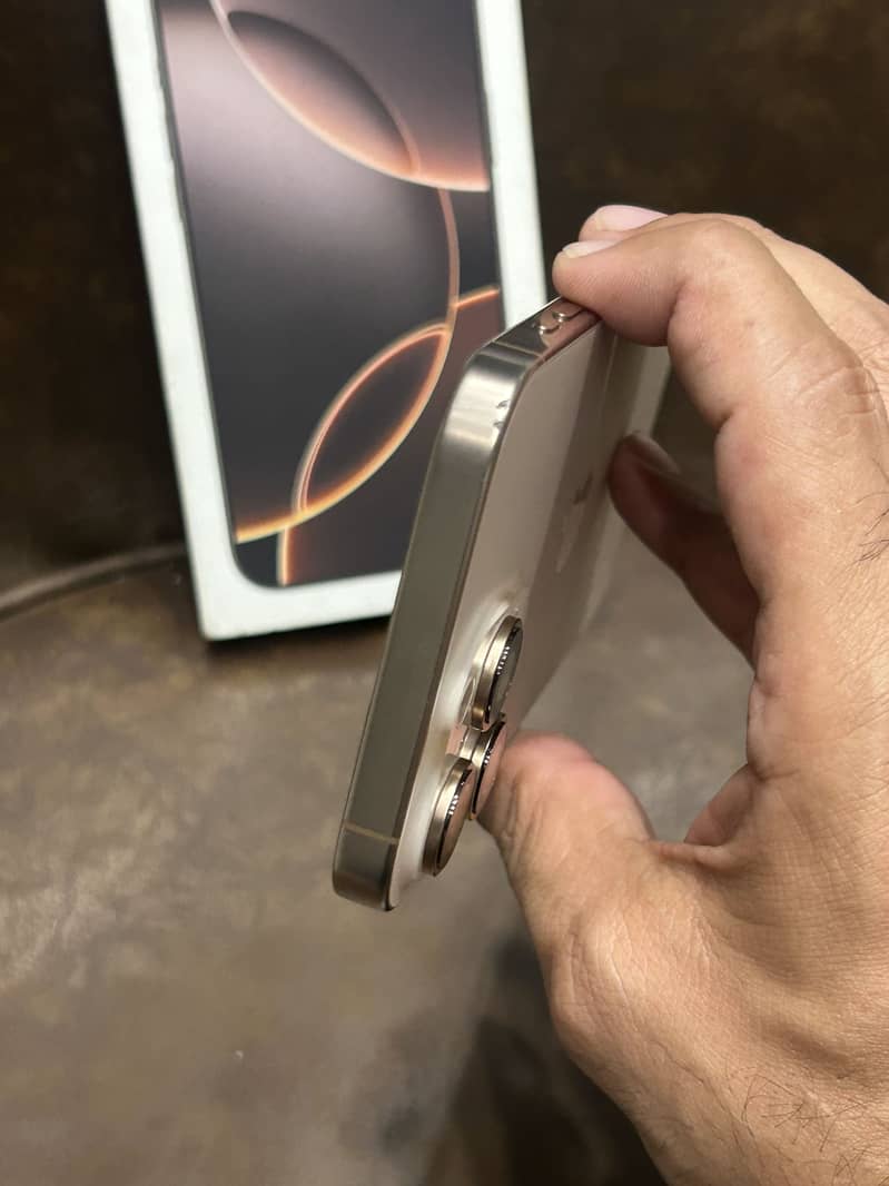 Apple iPhone 16 Pro Max 1