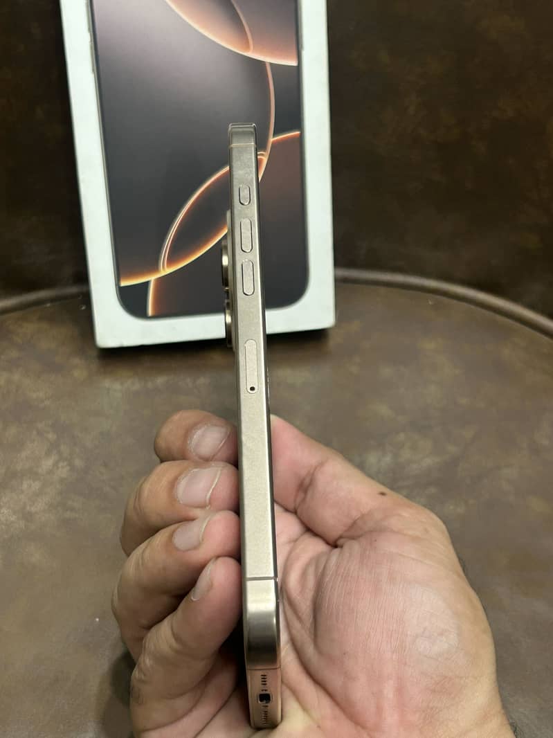 Apple iPhone 16 Pro Max 2
