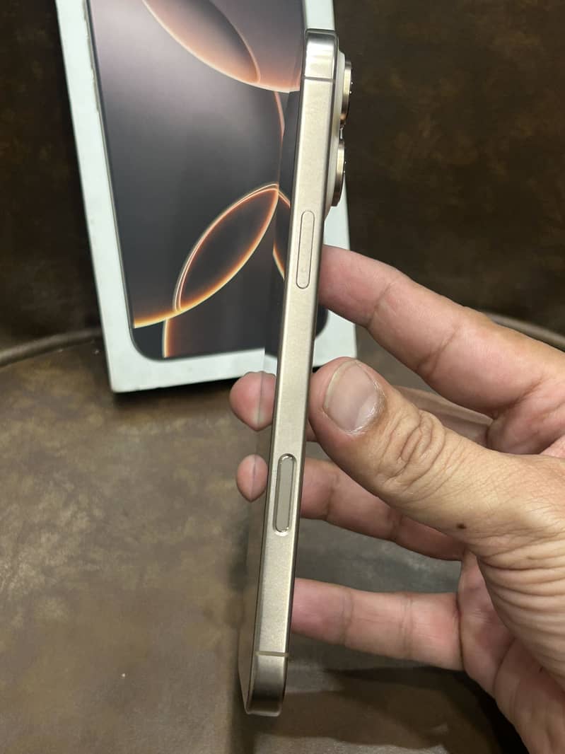 Apple iPhone 16 Pro Max 4