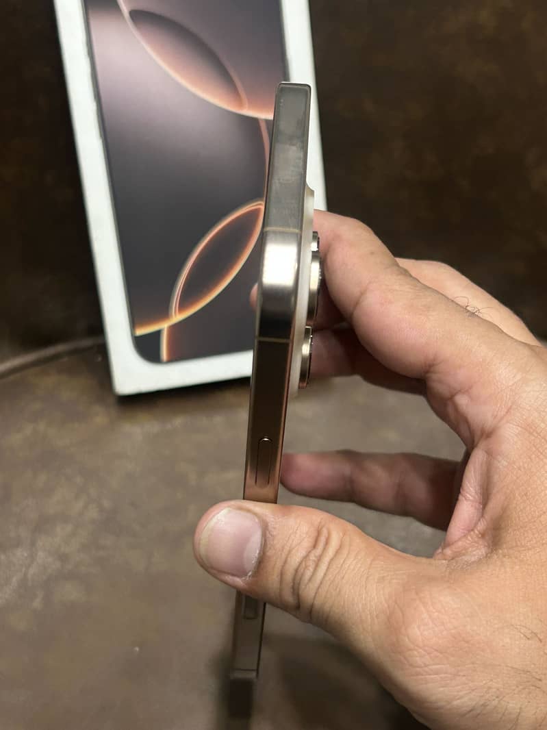Apple iPhone 16 Pro Max 6