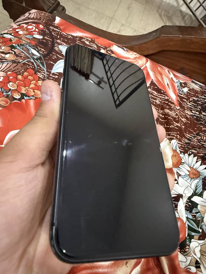 Apple iPhone 11 4