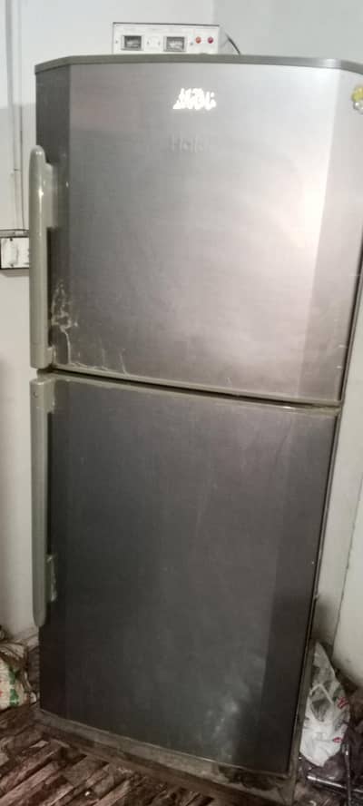 haiee. fridge medium size all ok bas Thora zung Aya wa hai