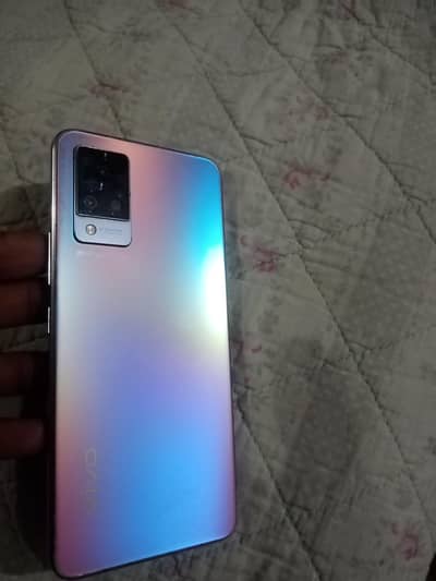 Vivo V21