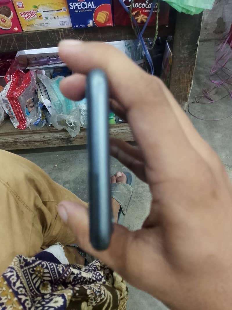 Apple iPhone 11 3