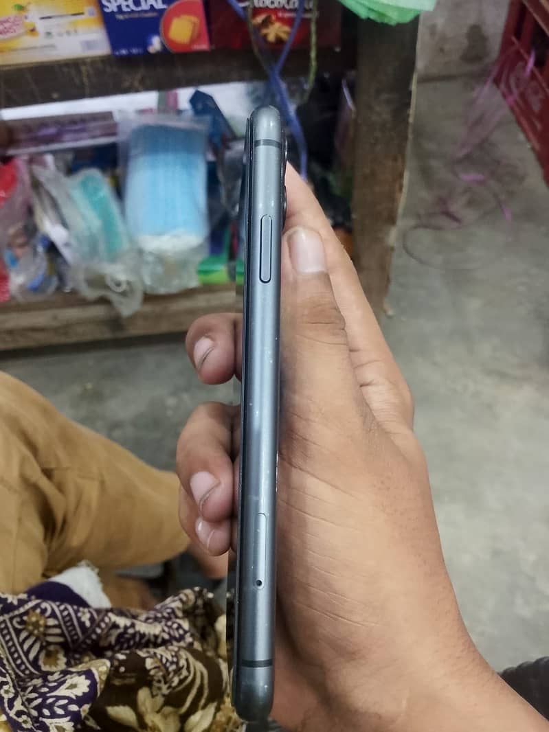 Apple iPhone 11 5