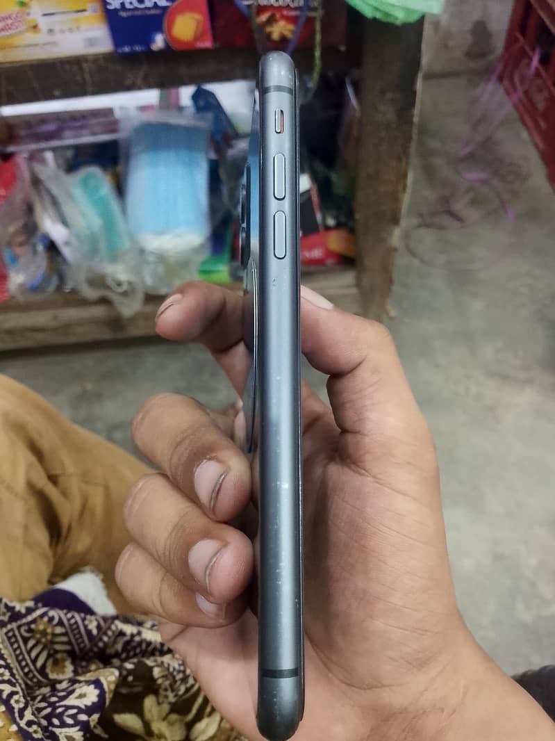 Apple iPhone 11 6