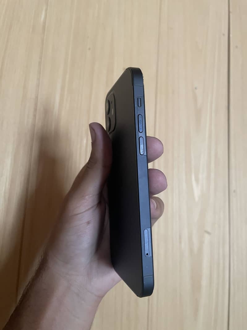 Apple iPhone 12 3