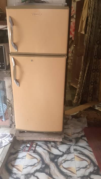 singer refrigerator good condition