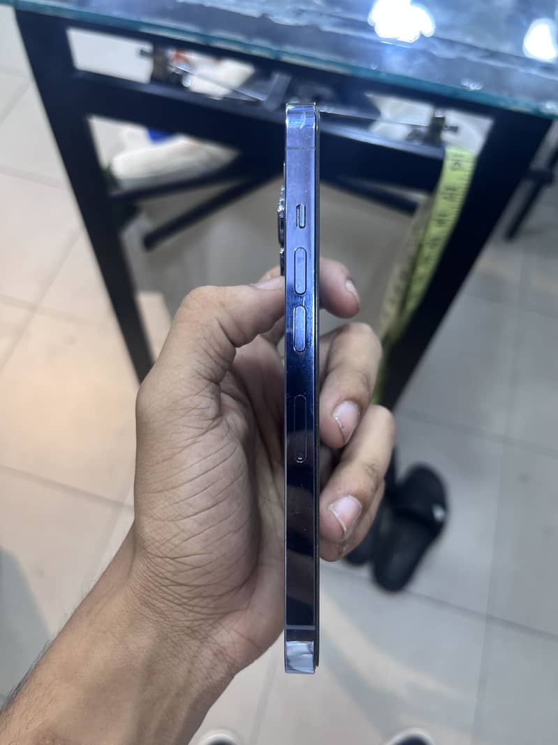 Apple iPhone 13 Pro 2