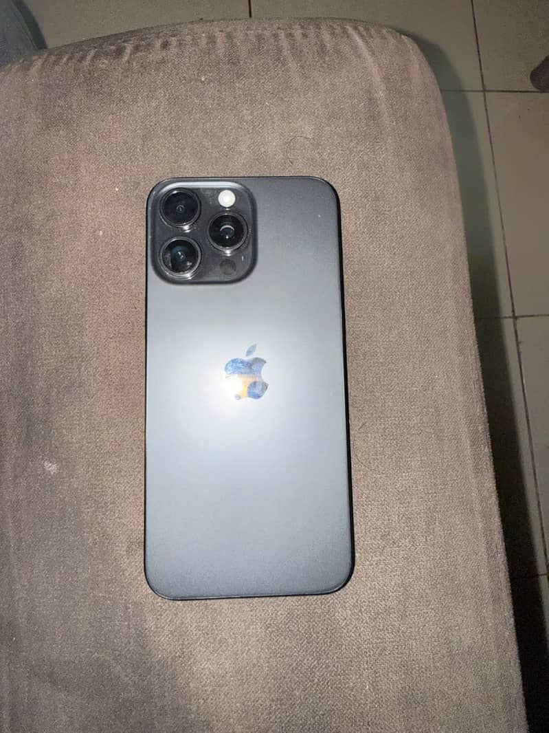 Apple iPhone 15 Pro Max 1