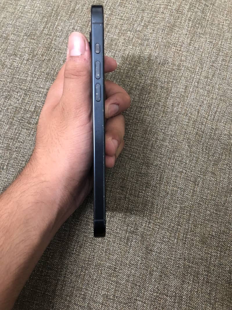 Apple iPhone 15 Pro Max 6