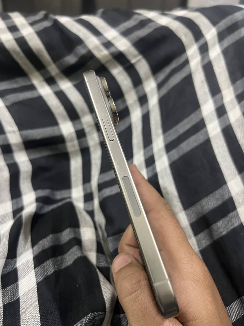 iPhone 15 Pro Max 3