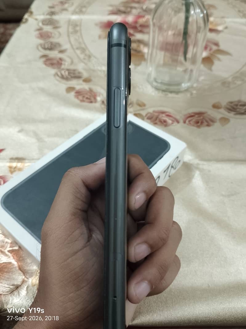 Apple iPhone 11 3