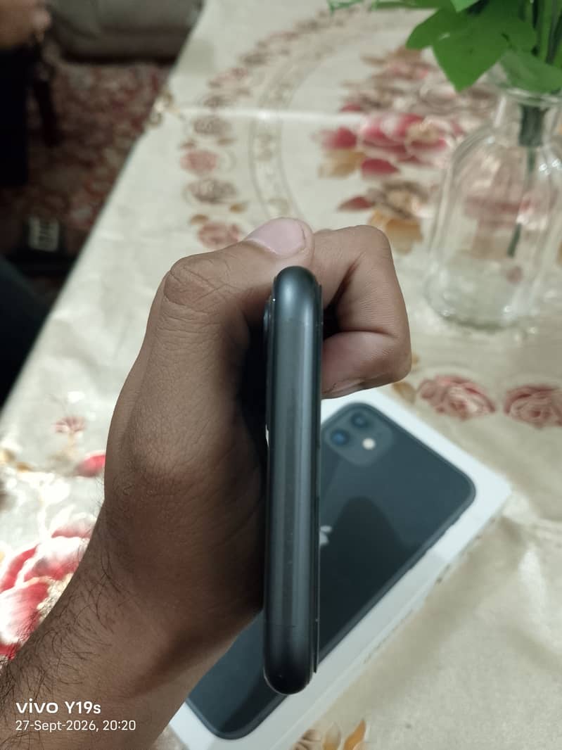 Apple iPhone 11 4