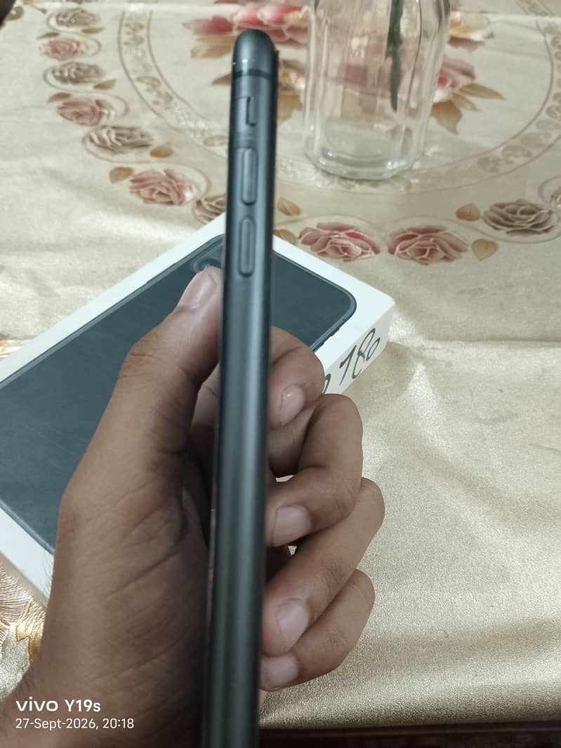 Apple iPhone 11 5