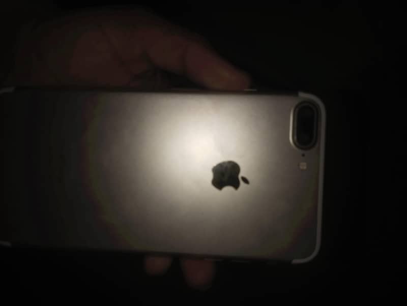 Apple iPhone 7 Plus 0
