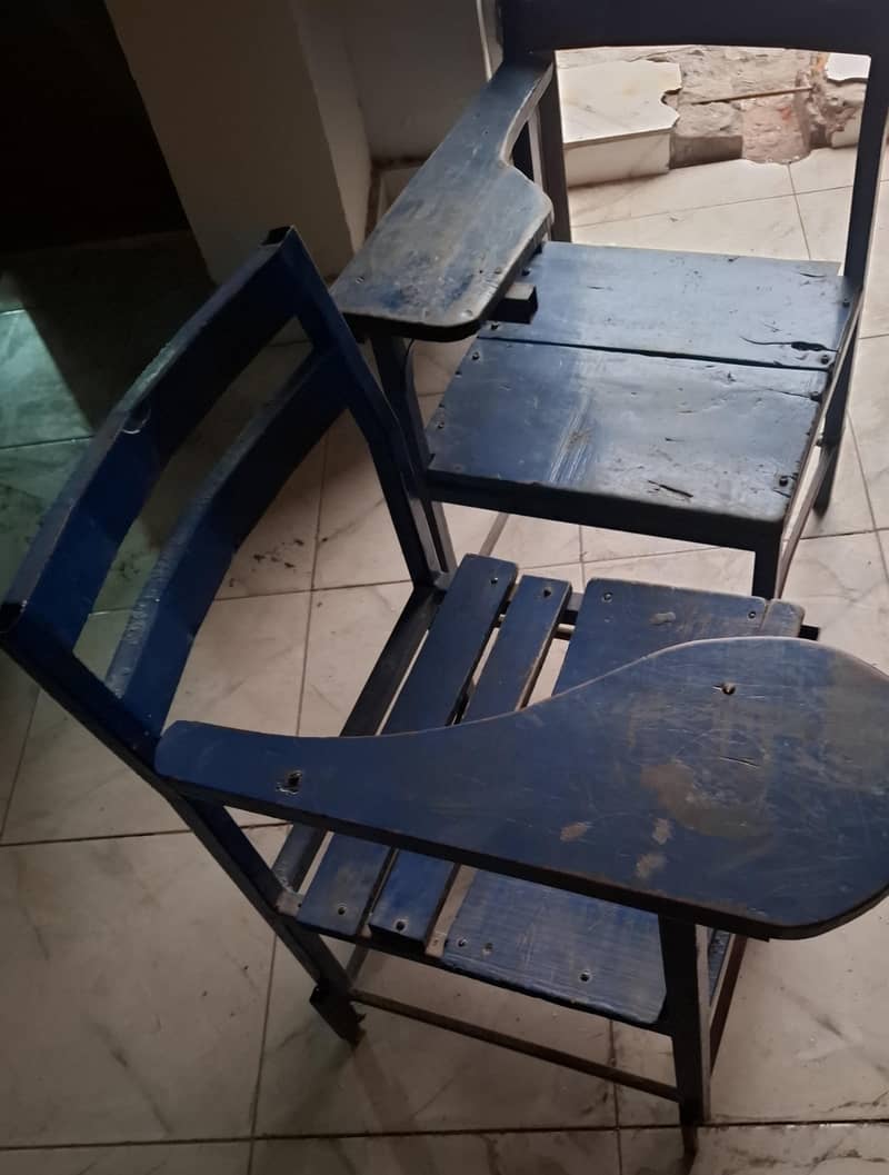 school,class room chairs 0