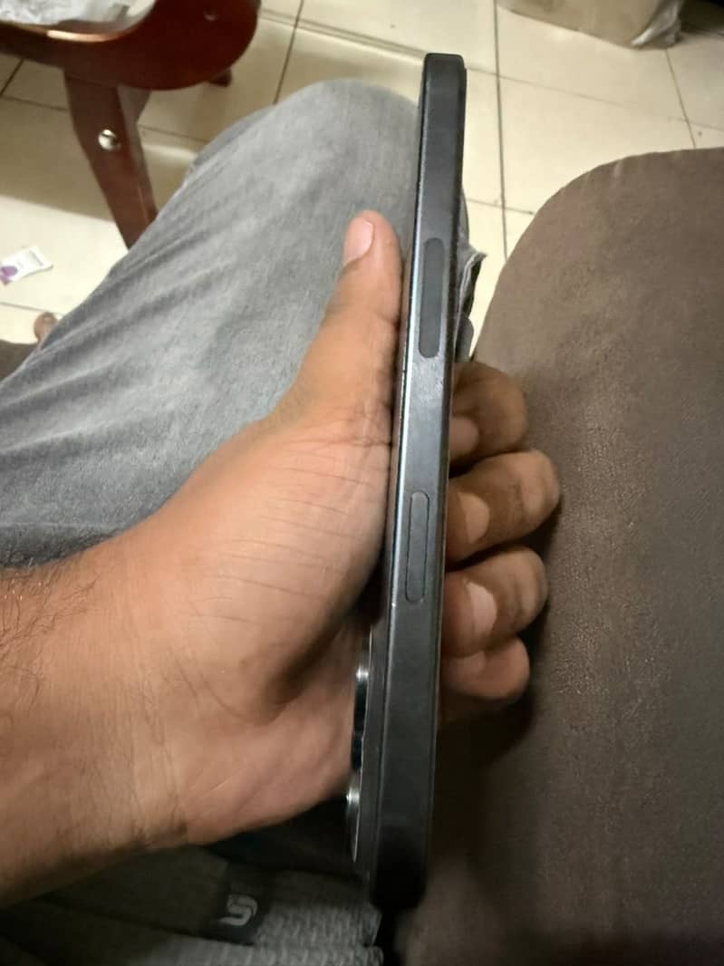 Apple iPhone 15 Pro Max 4