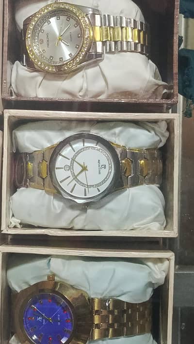 watches. . . . shoes bhe availble hain . . hr kism ke