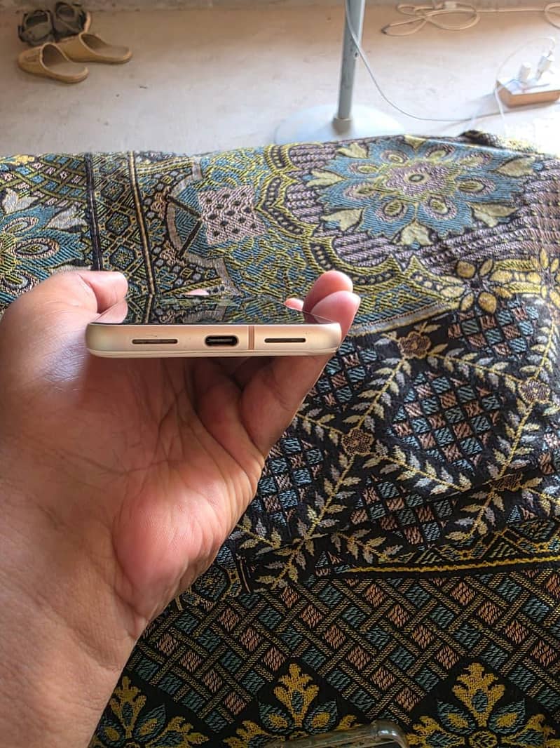 Google Pixel 8 4