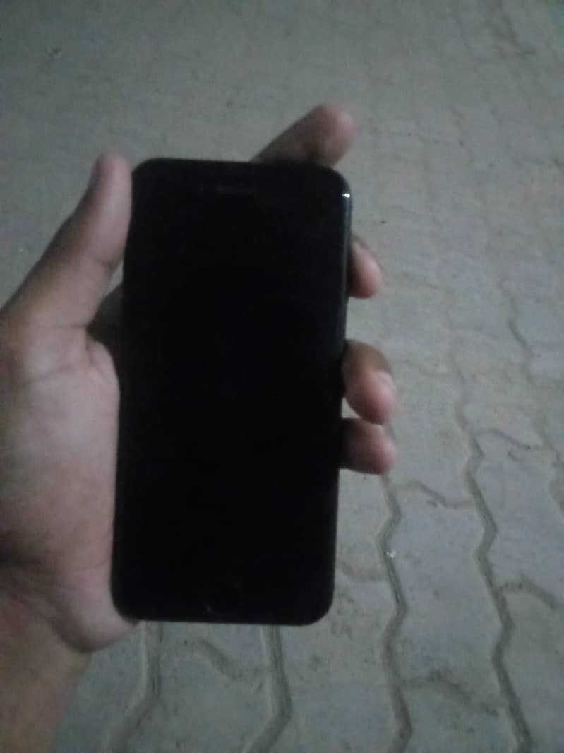 Apple iPhone 7 0